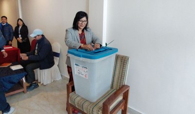  निर्वाचन अभिमुखीकरण तालिमसँगै यसरी गरियो नमुना मतदान [तस्वीरसहित] 